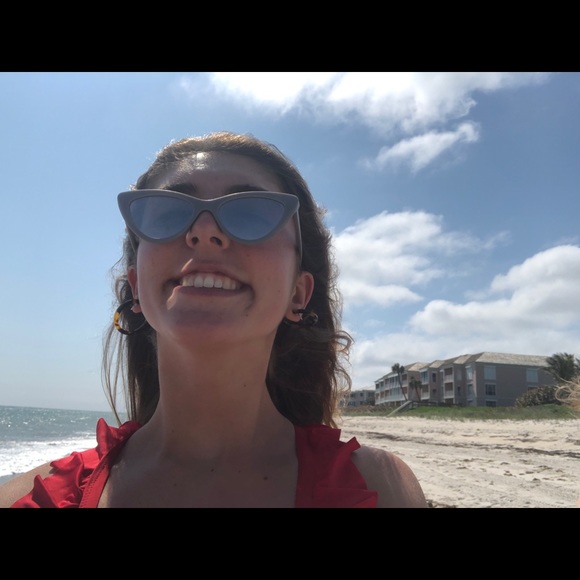 Meet your Posher, Liv - Picture 1 of 1